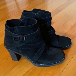 La Canadienne Suede Booties